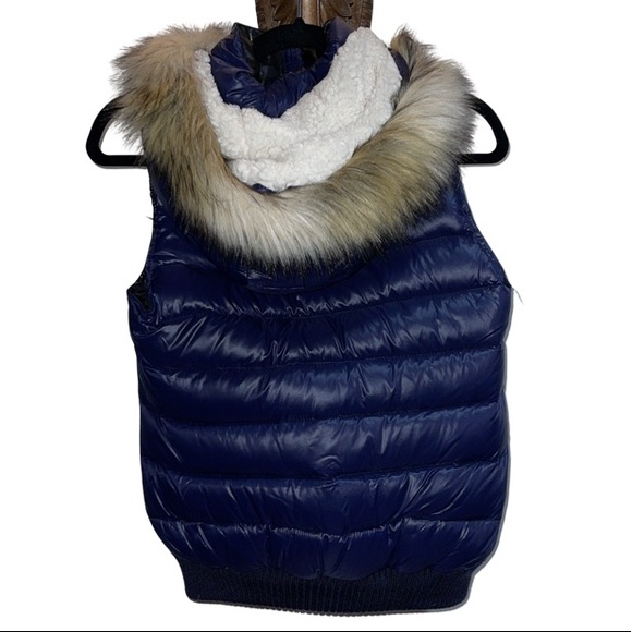American Eagle Puffy Vest - Picture 2 of 3